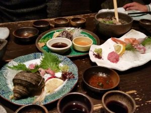 サザエ、生せんまい、刺身盛り合わせ